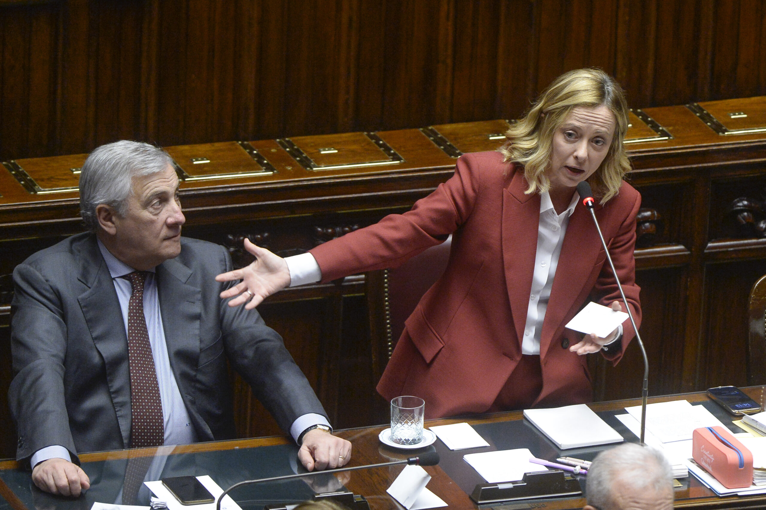 La maggioranza attacca sull’informazione di garanzia inviata alla Premier
