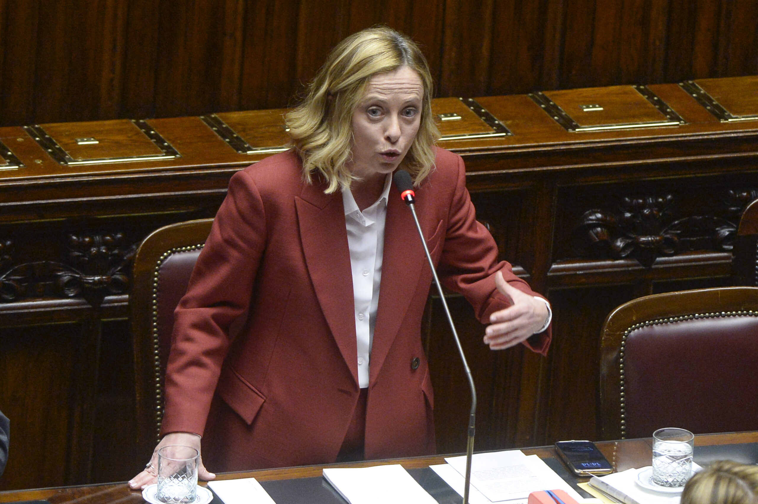 Meloni: “ReArm Europe basato sul debito, meglio investimenti privati”
