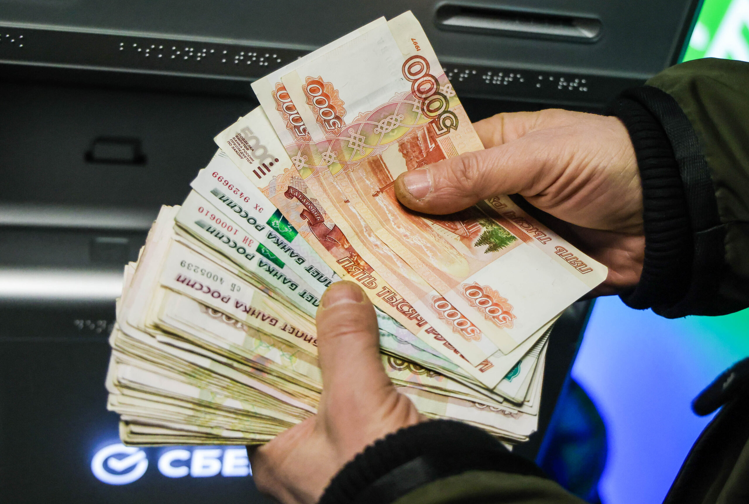 Confcommercio: consumi in calo, pesa l’incertezza sui dazi
