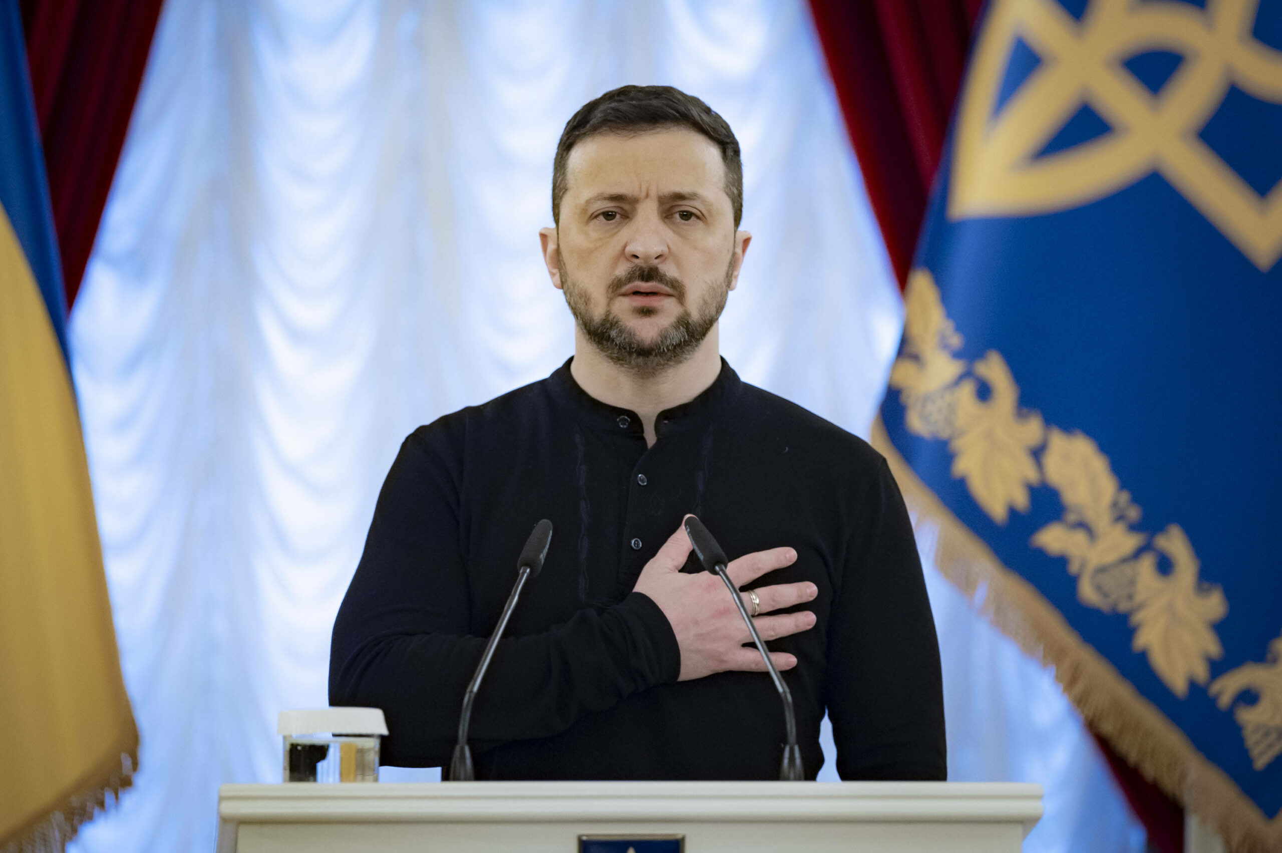 Zelensky: “Nuovi attacchi russi, tregua violata”