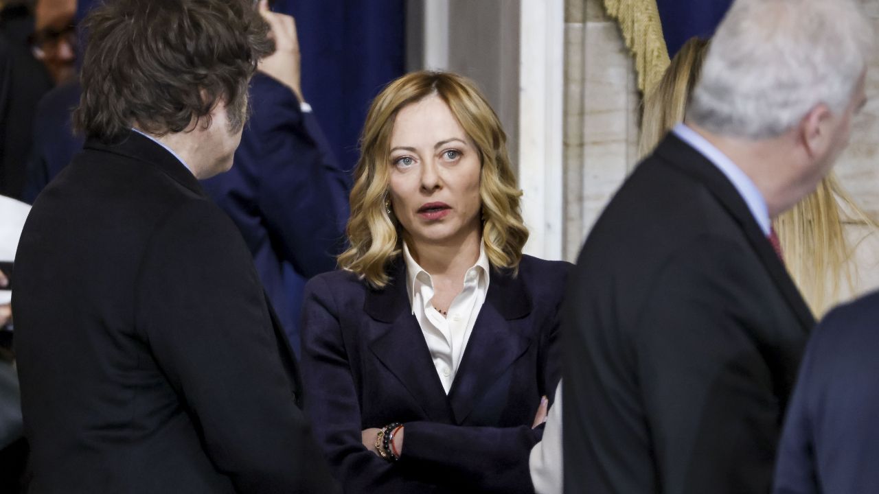 Meloni avverte: “Evitare escalation di dazi con gli Stati Uniti”