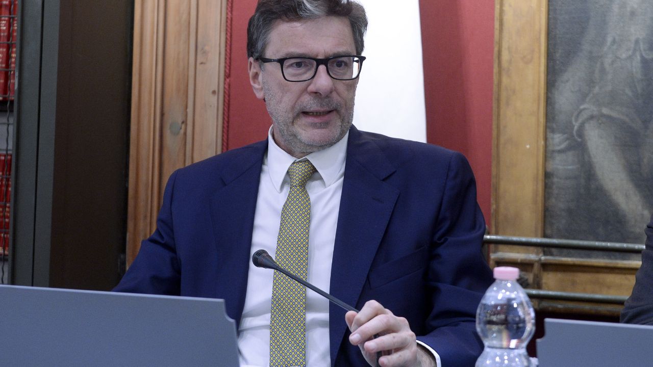 Difesa comune UE, Giorgetti: “Serve decisione politica dopo il vertice Nato”