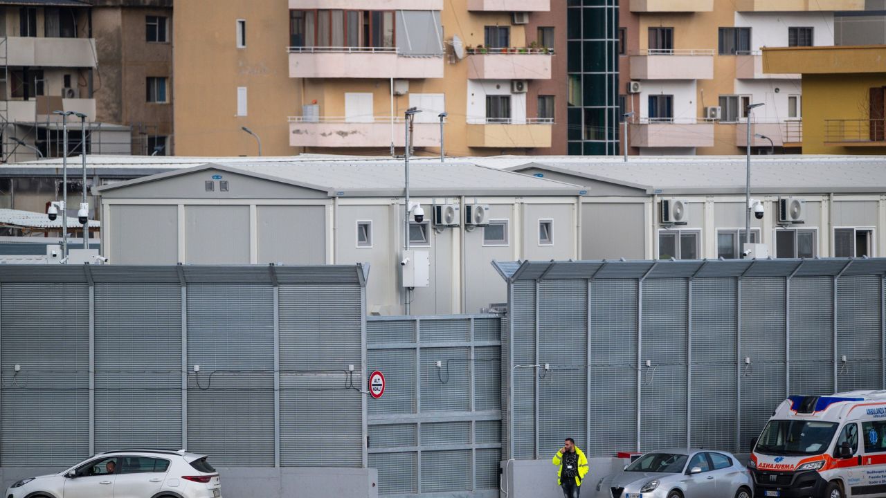 Via libera al decreto Albania. Il Governo trasforma i Centri per  migranti in Cpr