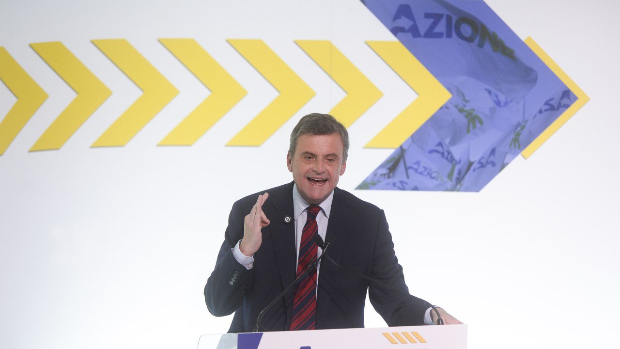 Calenda: “M5 va cancellato”. Conte risponde: “liberale a giorni alterni”