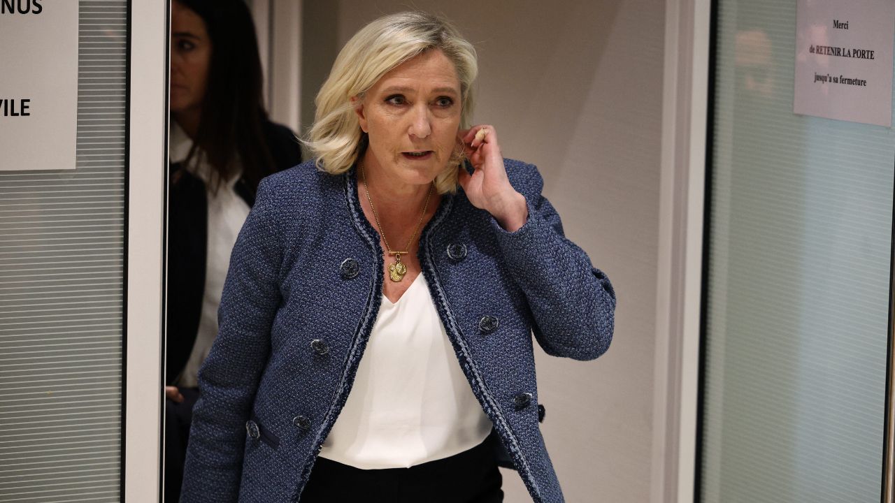 Le Pen al congresso della Lega: “Condannata per difendere la sovranità”