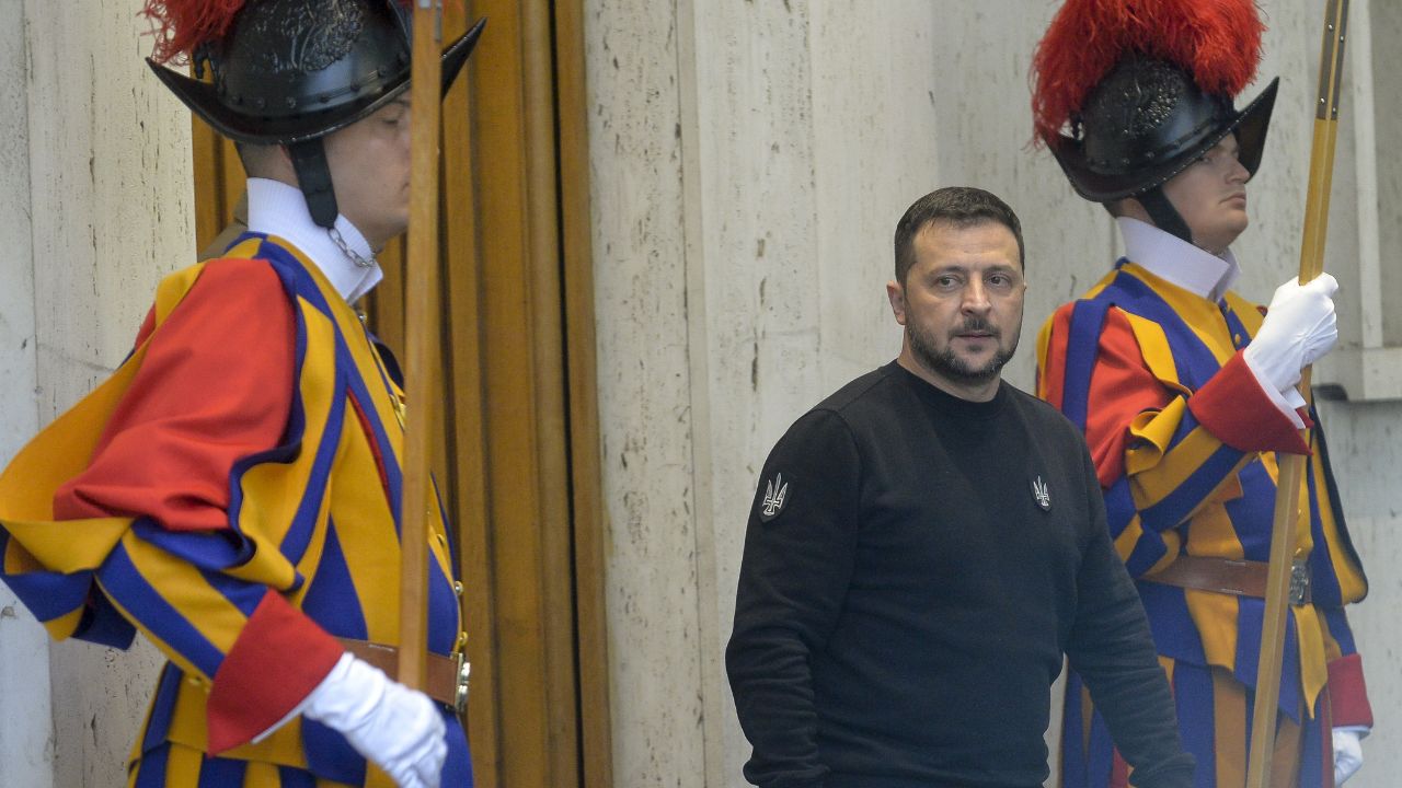 Zelensky: “Colloqui di Parigi sulle questioni più difficili”, focus su Zaporizhzhia e territori