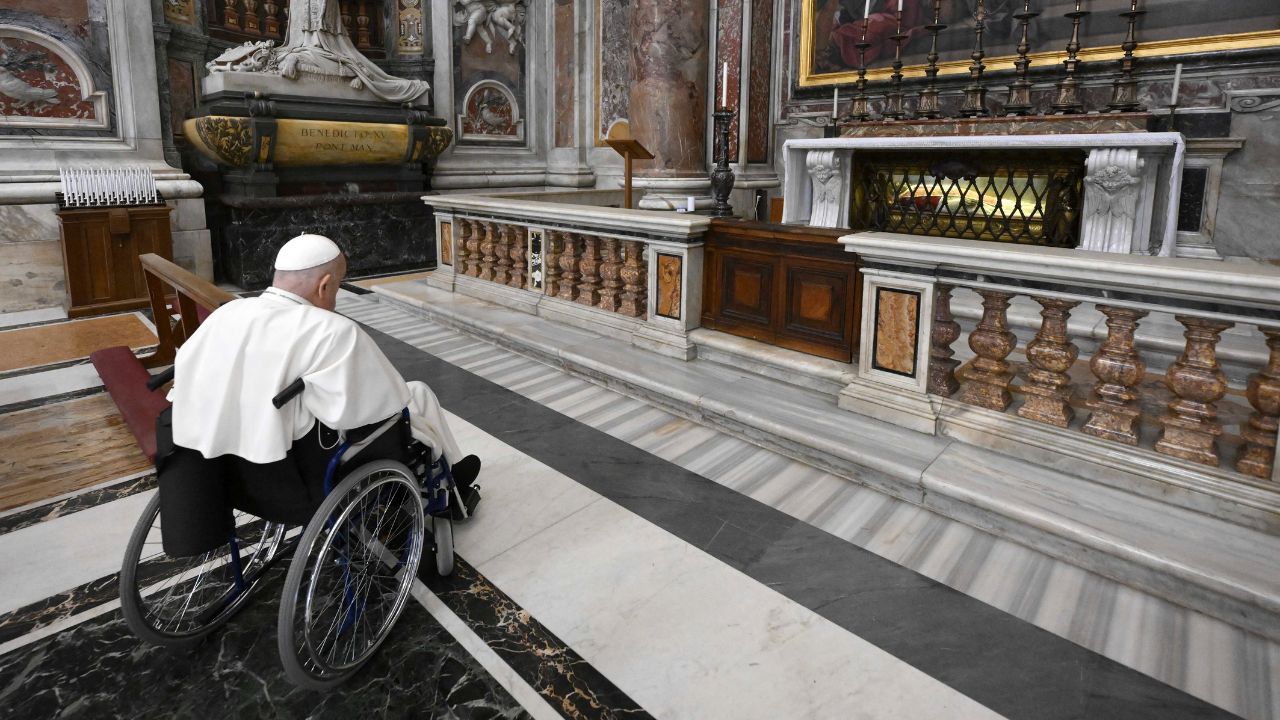 Prima della Veglia, Papa Francesco in Basilica per pregare