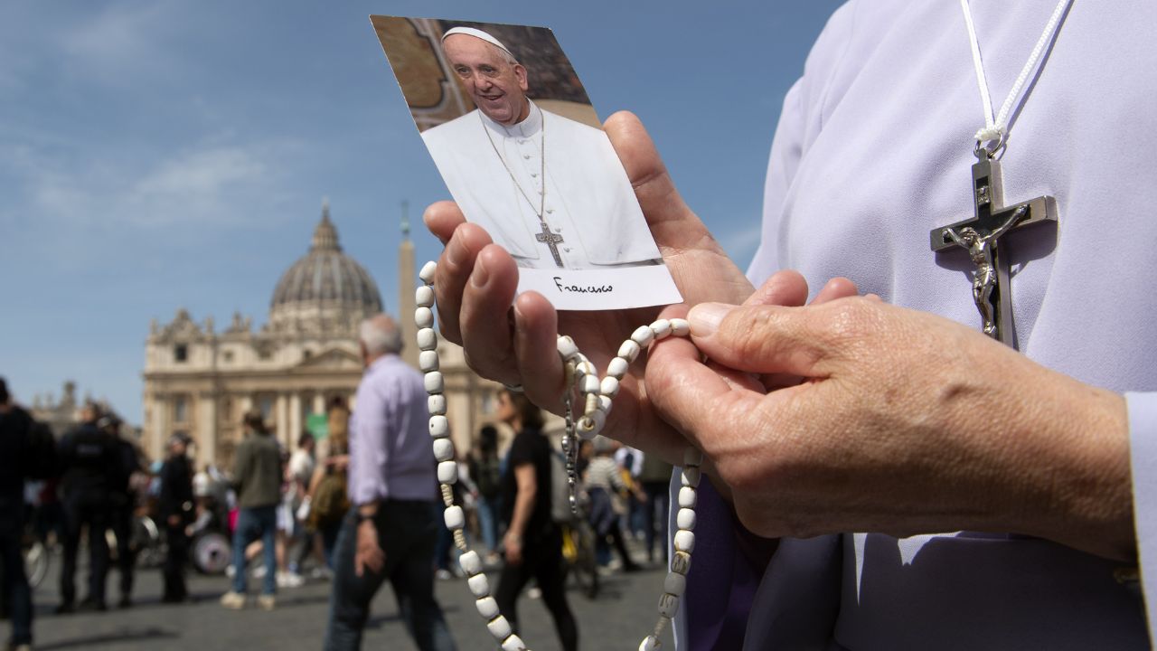 Morte Bergoglio: alle 20 il rito della constatazione di morte