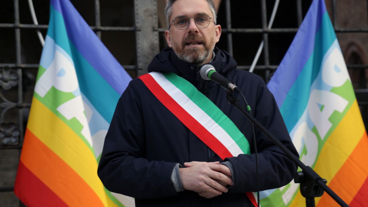 Bologna, corteo “pro Europa” con interventi  di Prodi e Serra