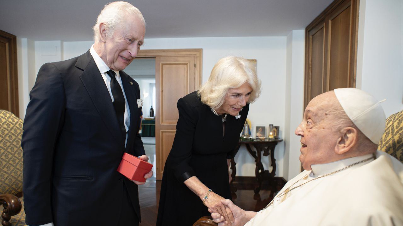 Re Carlo III e la Regina Camilla in visita da Papa Francesco