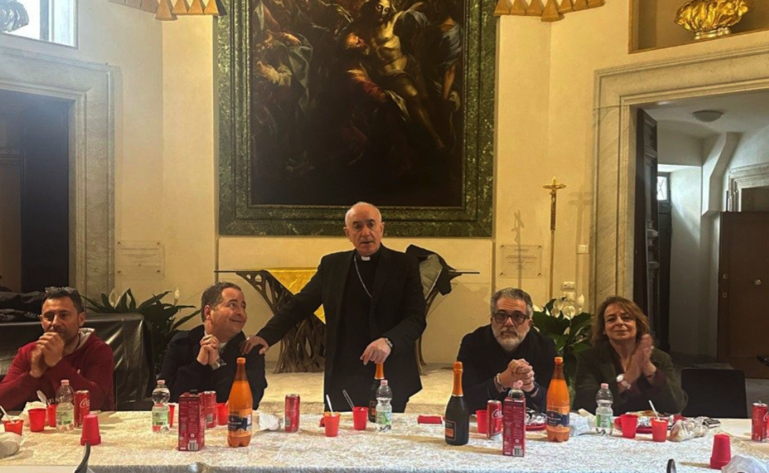 Roma, primo pranzo per clochard nella Chiesa degli artisti