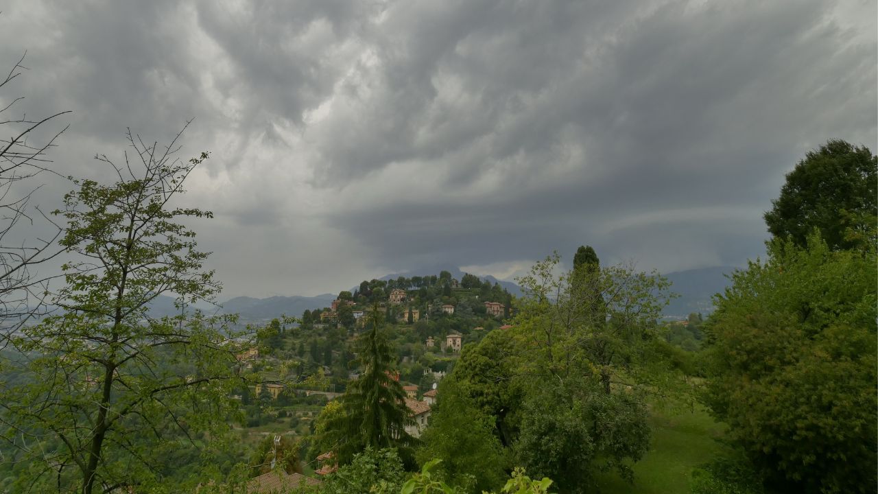 Legambiente, 19 bandiere verdi e 9 nere sulle Alpi