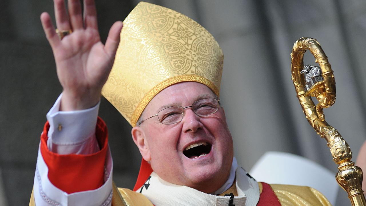 Chi è Timothy Dolan, il papabile di New York: carisma mediatico, fede incrollabile e l’ombra di Trump