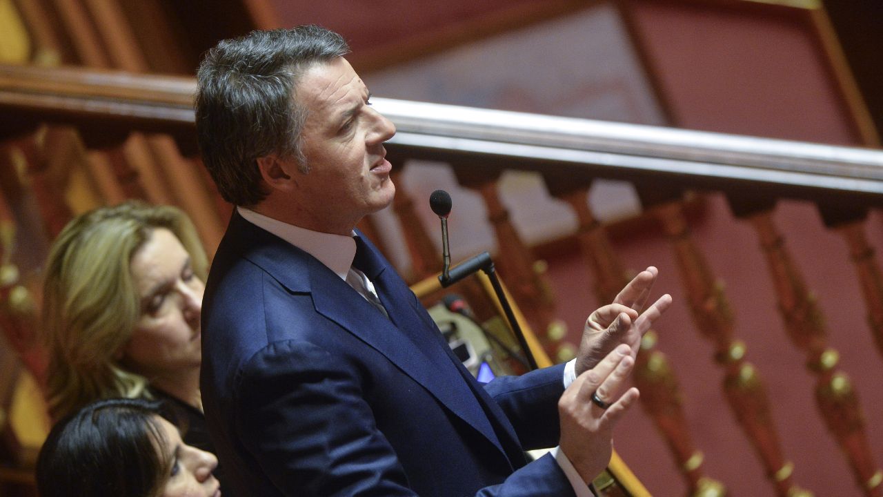 Riforme e sarcasmo: scontro frontale Meloni-Renzi in Senato