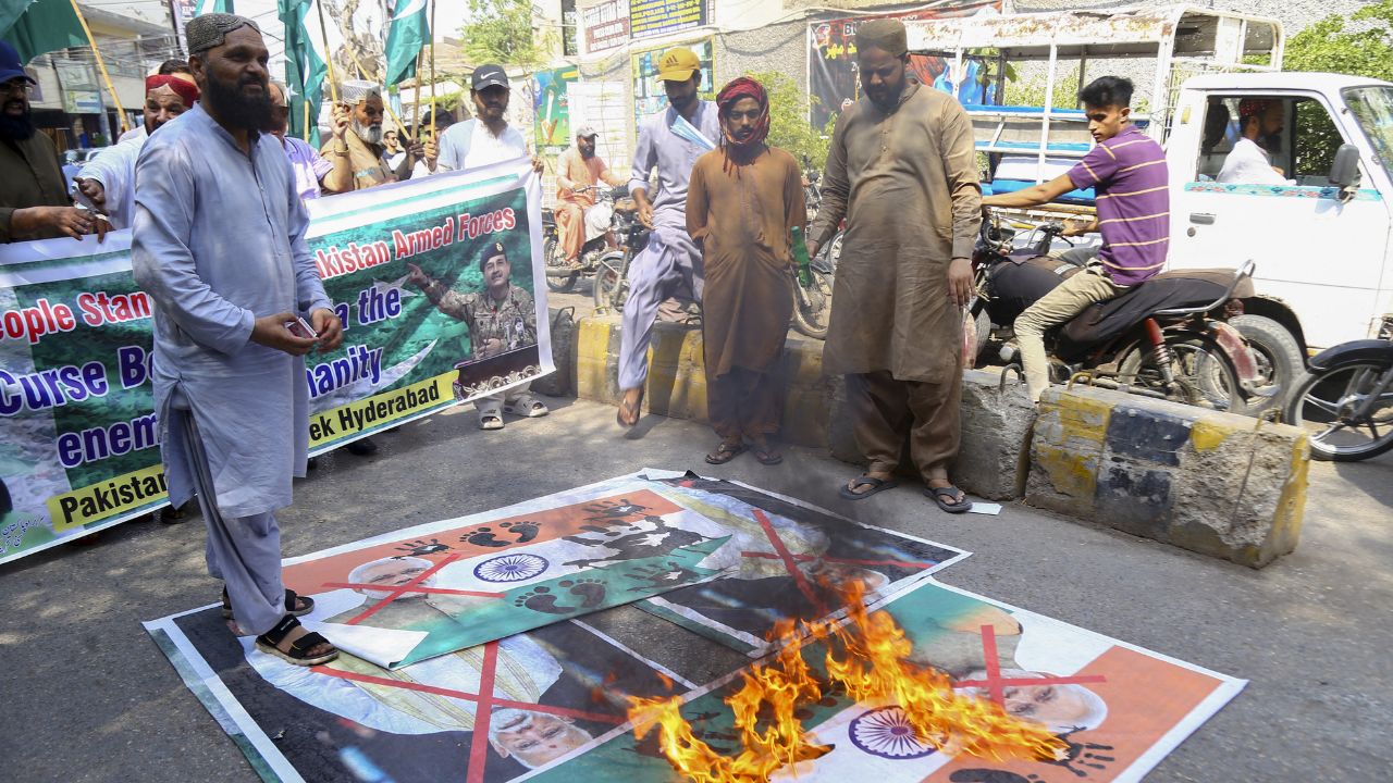 Scontri India-Pakistan: bilancio drammatico, 38 morti al confine