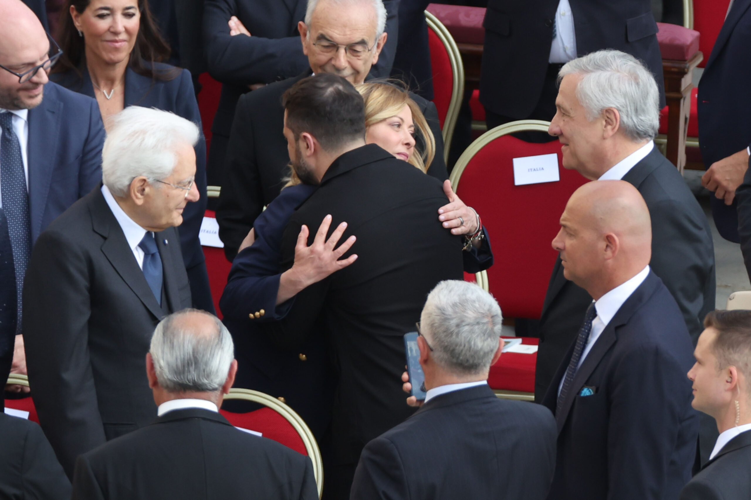 Ucraina-Russia, negoziati in Vaticano? Meloni sente Papa Leone XIV e Zelensky