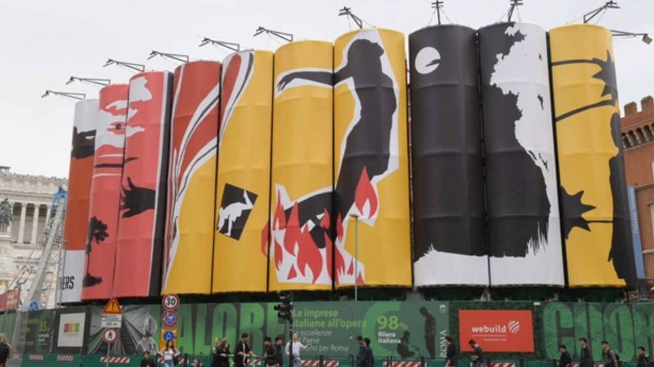 A Piazza Venezia si accende il secondo murales: l’artista è Marinella Senatore