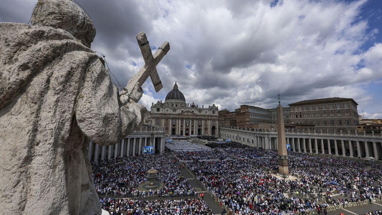 La crisi della democrazia globale e la rinascita del papato come guida morale del mondo