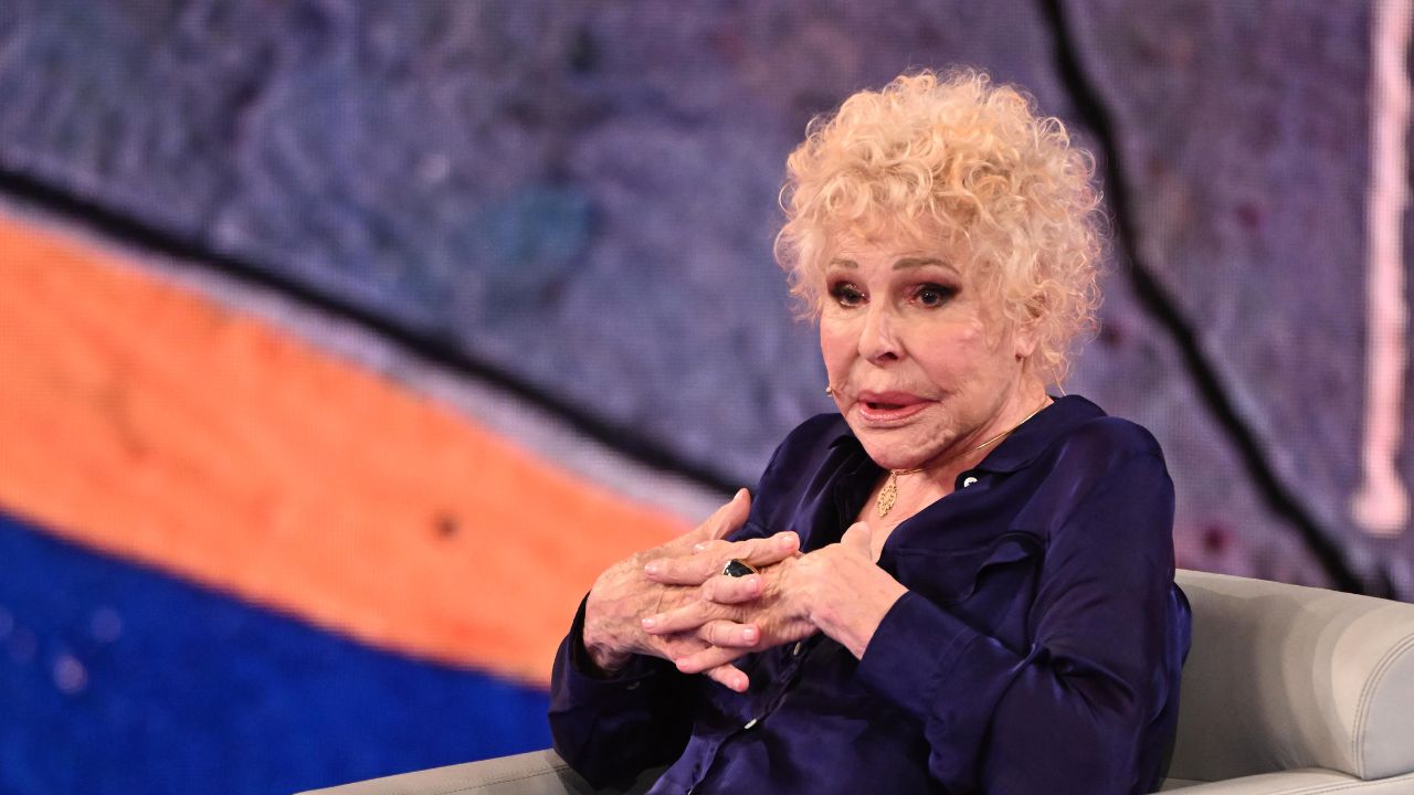 “Voglio vivere finché do qualcosa alla vita”: Ornella Vanoni e la morte come compagna consapevole