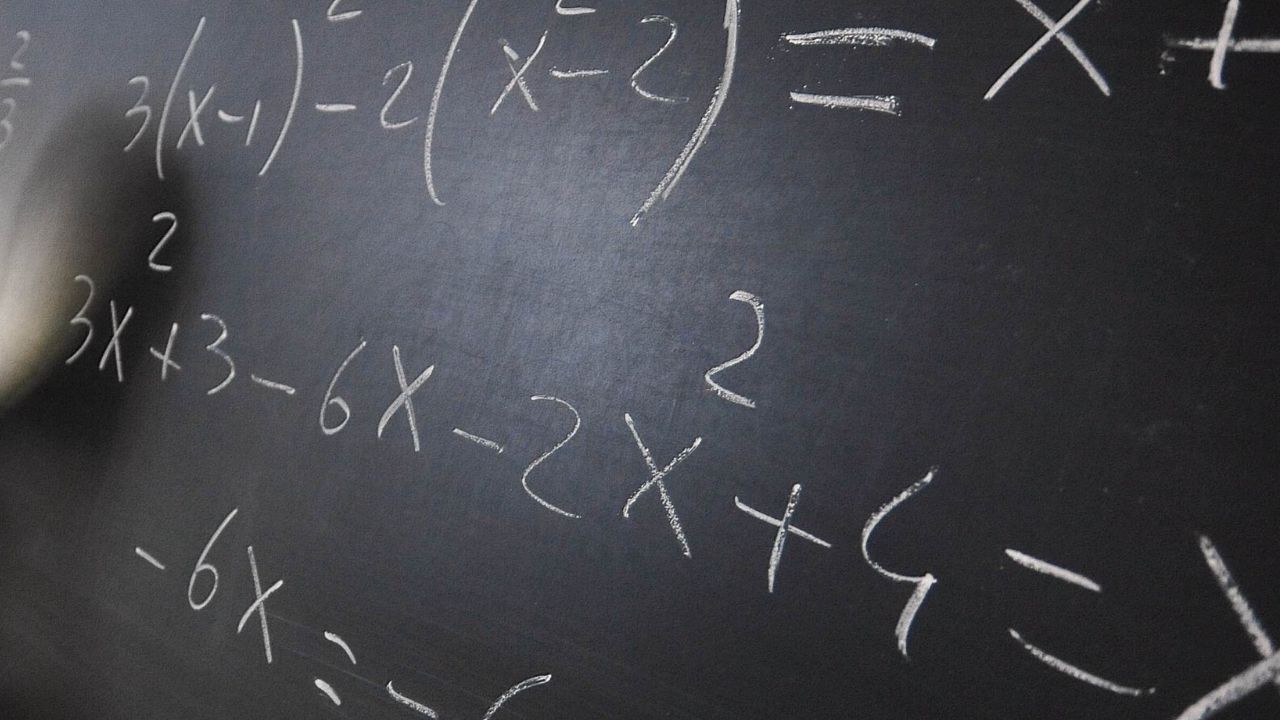 Cento anni fa nasceva la meccanica quantistica: come ha cambiato il mondo?