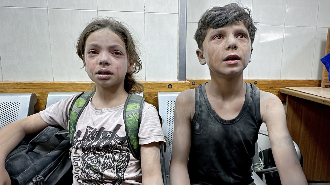 Gaza piange Yaqeen, la bambina che donava sorrisi sotto le bombe