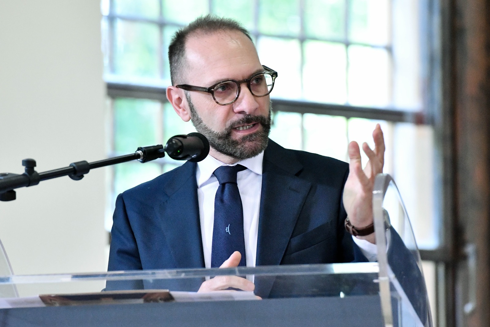 Trap, pistole e trofei: la nuova estetica della devianza giovanile. L’analisi del sociologo Ferrigni: «Più sei crudo, più sei vero»