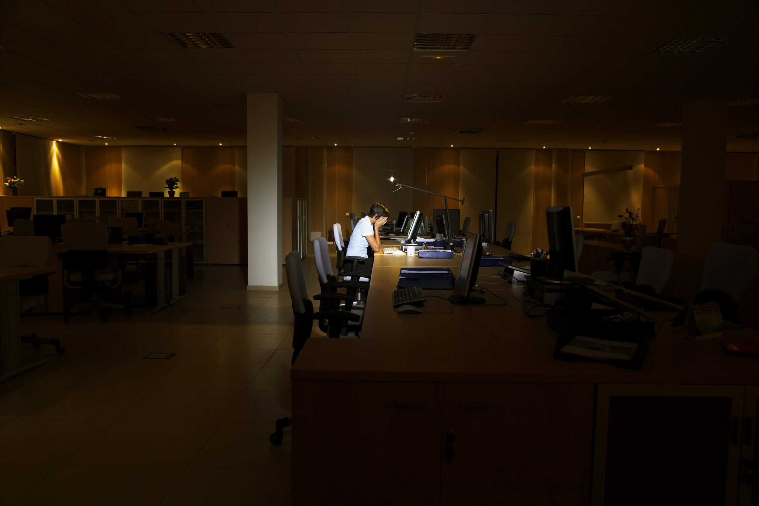 Solitudine sul lavoro: l’82% dei lavoratori si sente isolato. Nasce il Manifesto del Relazionésimo