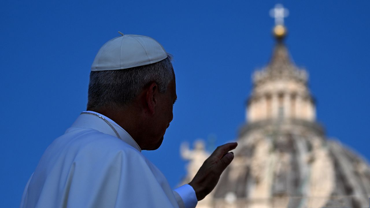 “Si costruiscono armi, si distruggono scuole”, durissimo ma profondo il discorso di Leone XIV