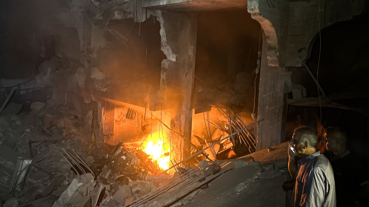 Gaza, raid israeliano su un mercato a Deir al-Balah: almeno 18 morti