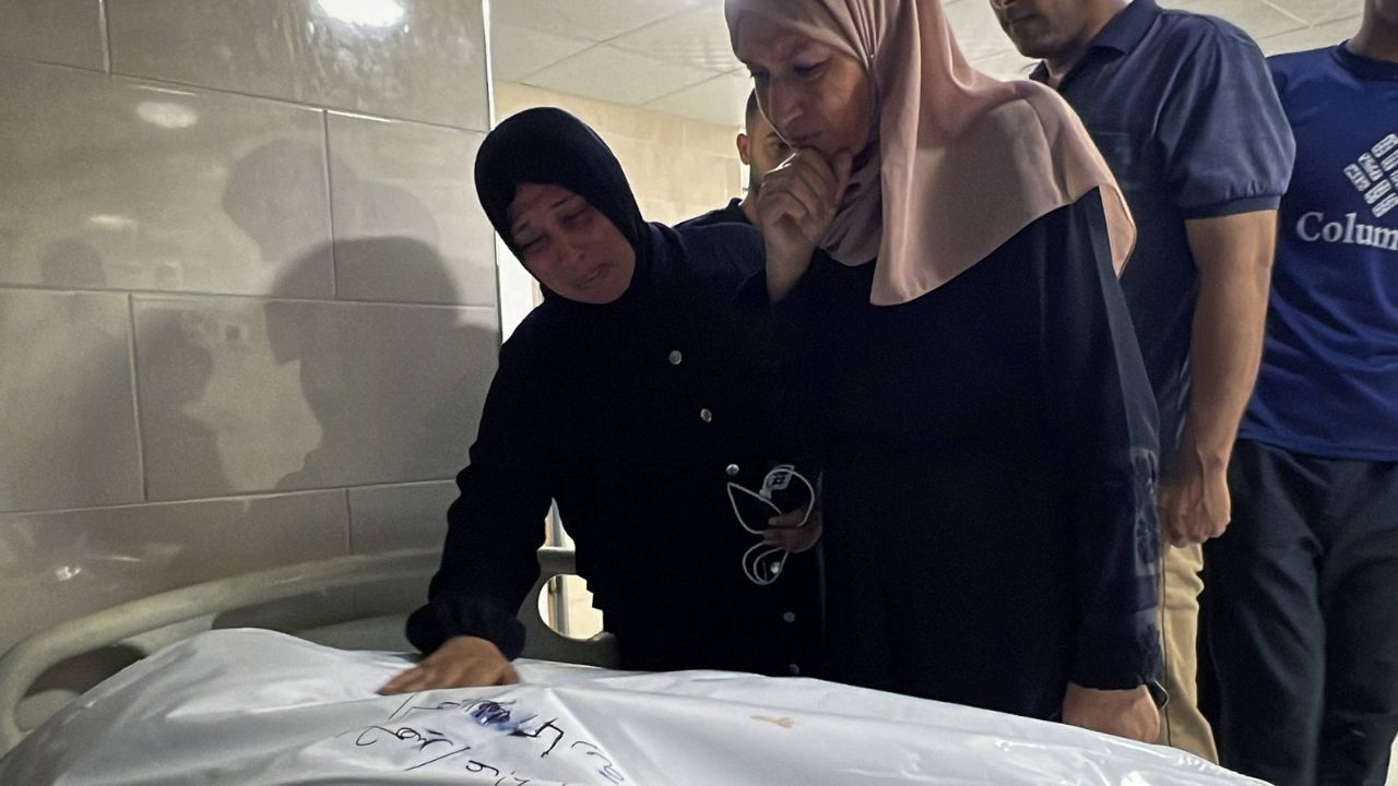 Gaza, almeno 74 morti in 24 ore: il bilancio totale supera i 56mila