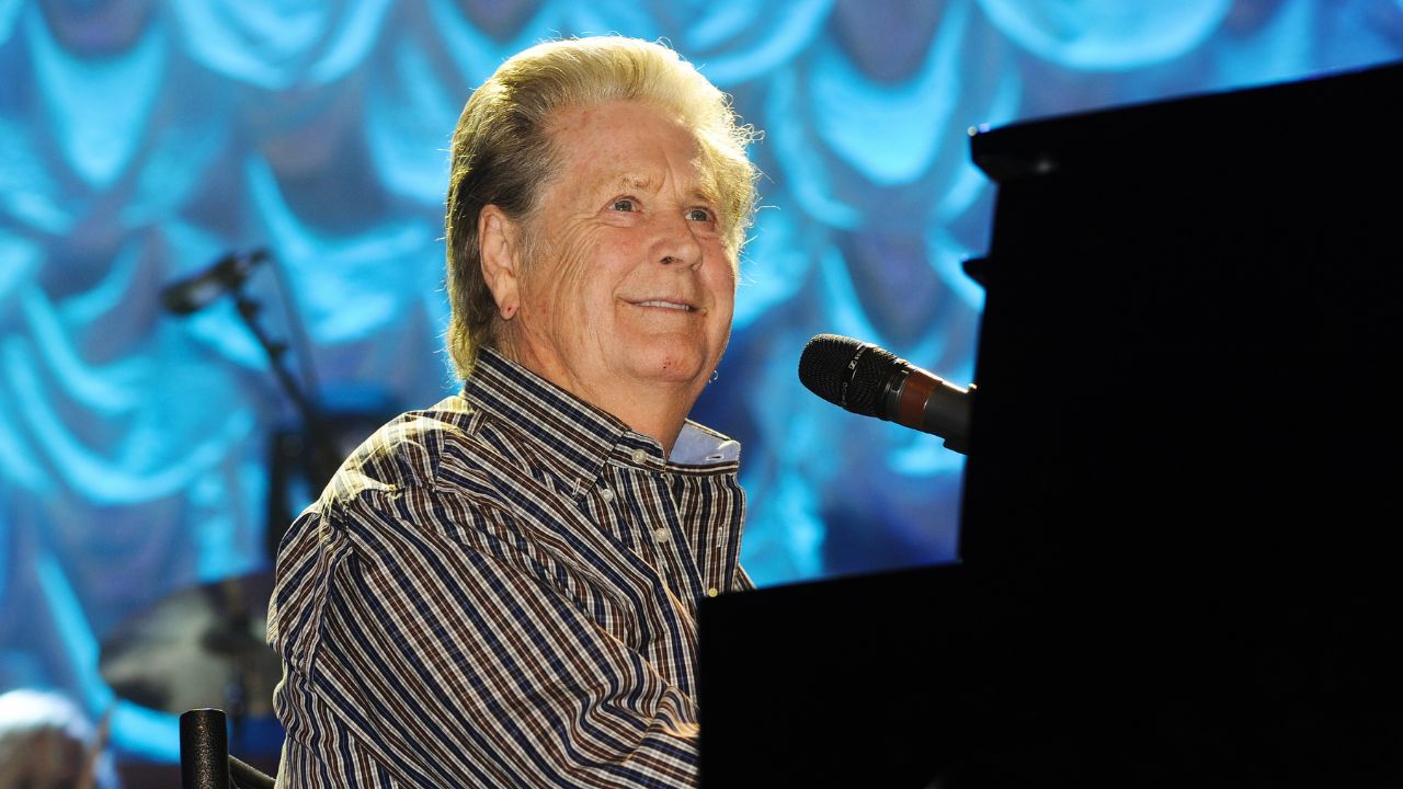 Addio a Brian Wilson, il “Mozart del pop” che ci ha fatto sognare la California 