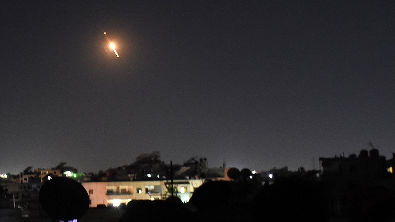 Beer Sheva colpita da un missile balistico: gravi danni e feriti