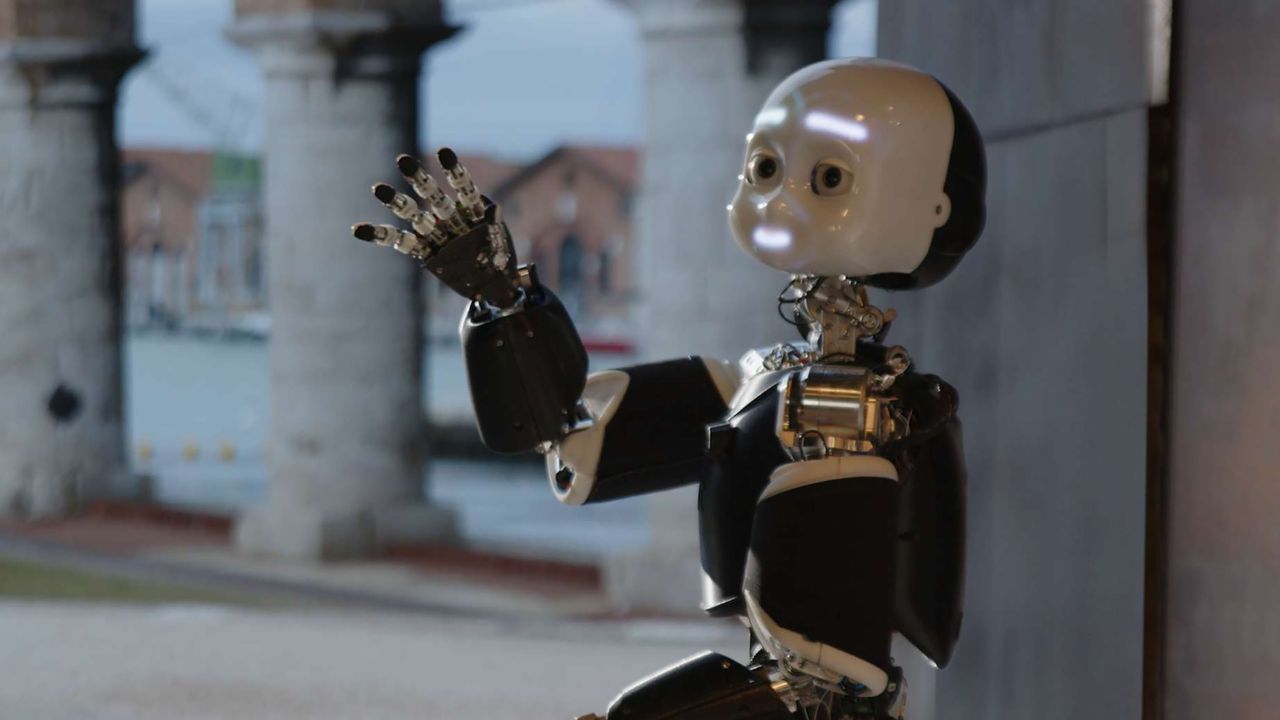 Il primo volo al mondo di un robot umanoide, si chiama iRonCub3