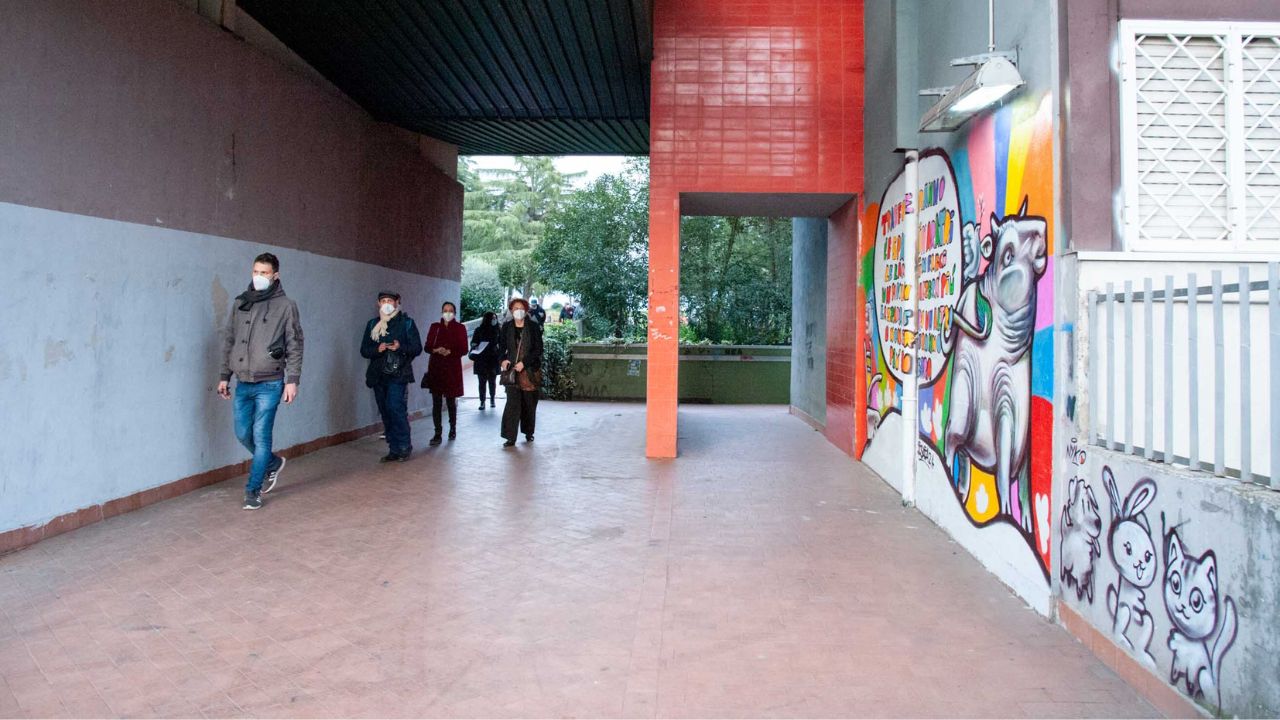 Roma, a Ottavia la periferia si racconta attraverso un murale