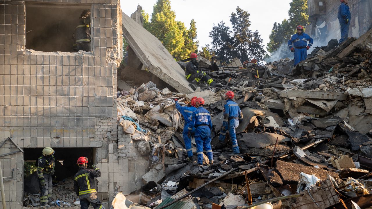 Kiev sotto attacco: 6 morti e 19 feriti nei bombardamenti russi