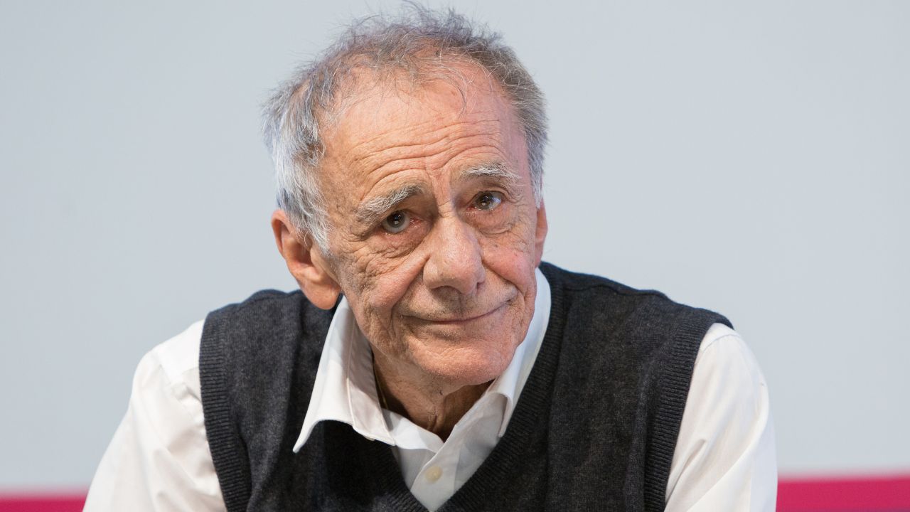 Roberto Vecchioni: il professore che ha cantato la vita, la fede, l’amore e il dramma della morte. Poi il conforto nella fede