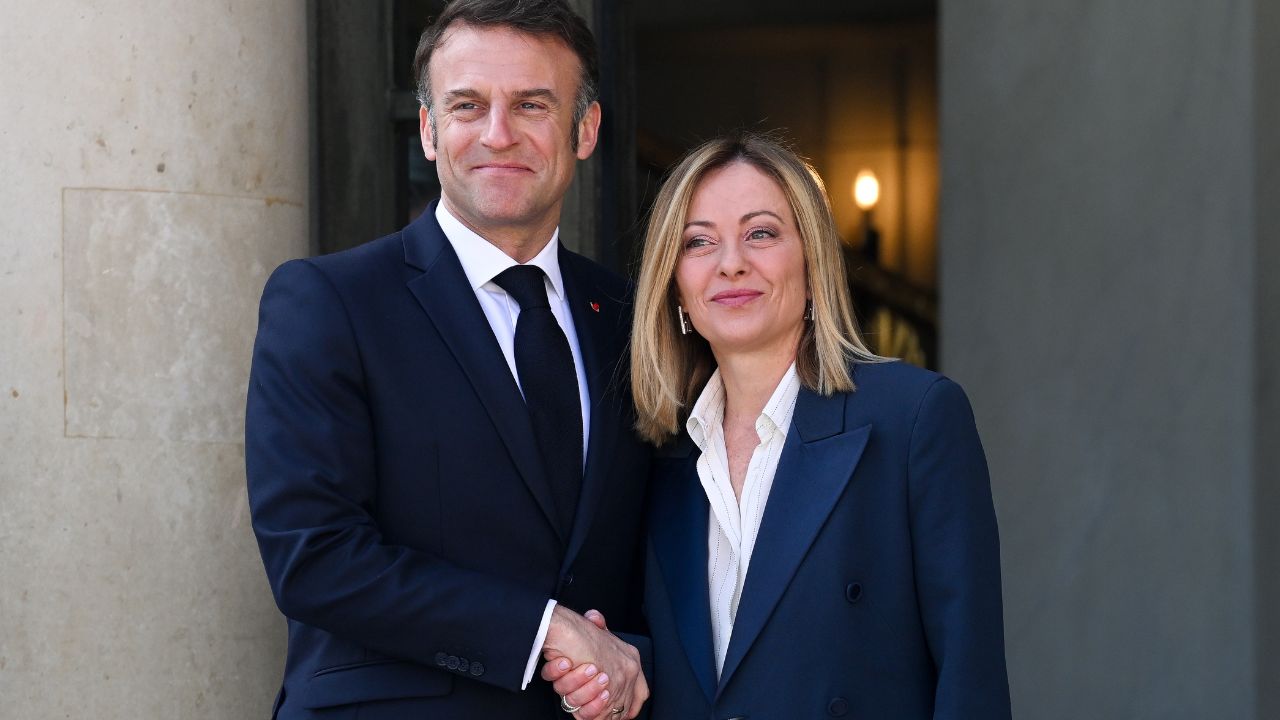 Meloni-Macron, tregua forzata a Roma: tutte le fratture tra Italia e Francia che rendono il dialogo un’impresa