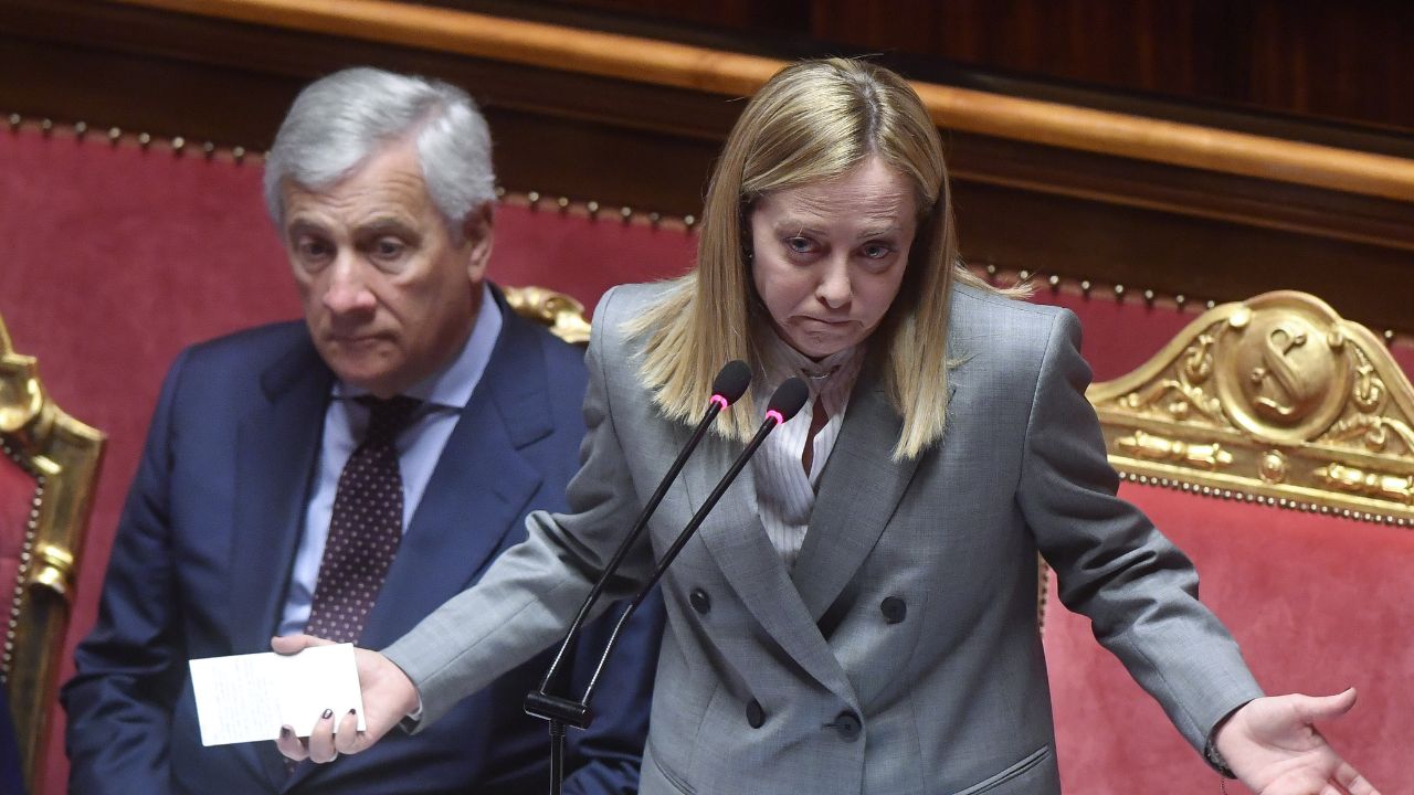 Tra i leader Meloni domina al 46,8%, segue Tajani al 39,1%, Conte al 31%. Per i partiti è FdI primo al 31%. Opposizione ferma.