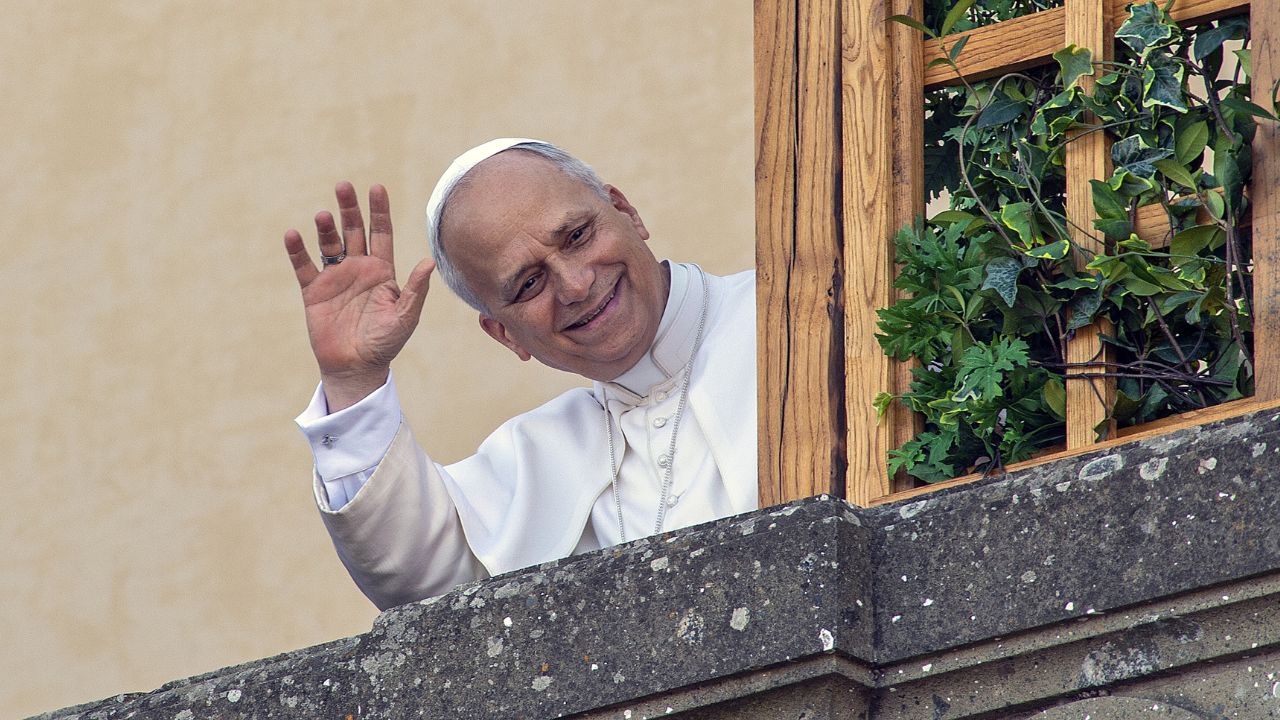 Il riposo a Castel Gandolfo di Papa Leone: “W il Papa” l’abbraccio della folla al suo arrivo