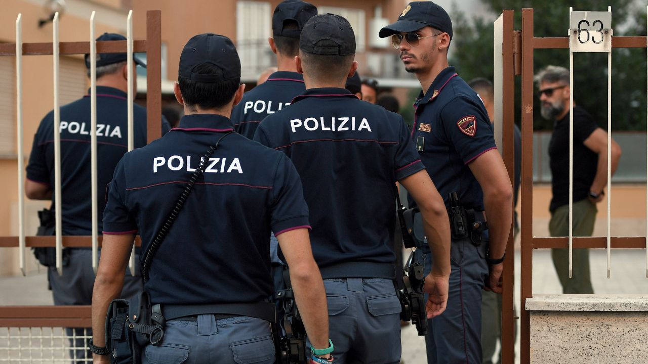 Roma, Grotte Celoni: uomo precipita da balcone, indagini per omicidio