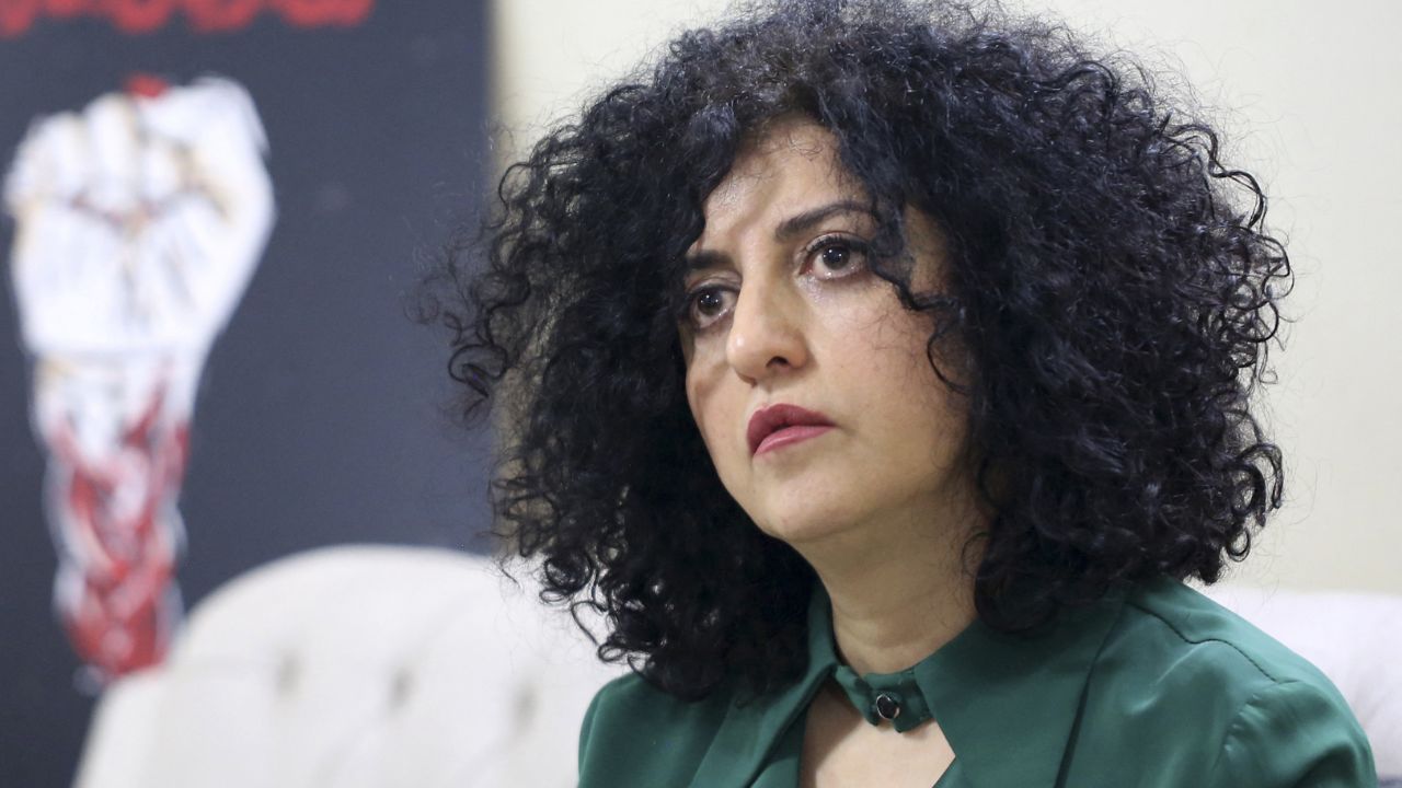 Narges Mohammadi, Nobel per la Pace 2023, minacciata di morte da Teheran