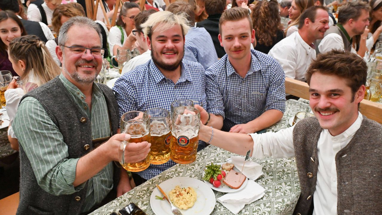 Oktoberfest 2025 a Monaco di Baviera: tutto quello che c’è da sapere sulla festa della birra più famosa del mondo