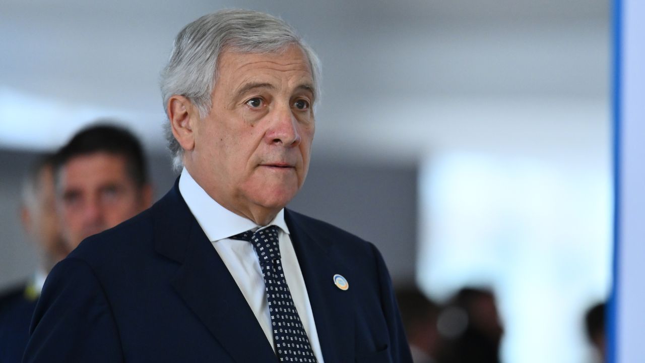Tajani rilancia la linea democratica interna a Forza Italia: i dirigenti siano scelti dalla base