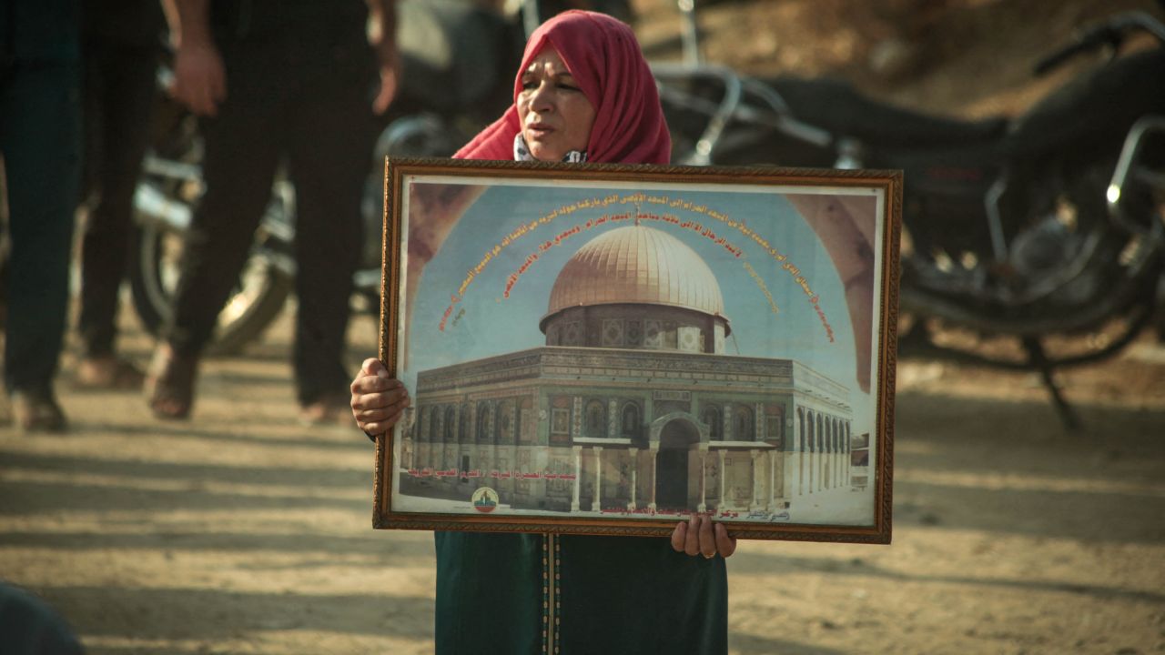 Arrestato dalle forze israeliane il Gran Muftì Mohammad Hussein nei cortili di Al-Aqsa