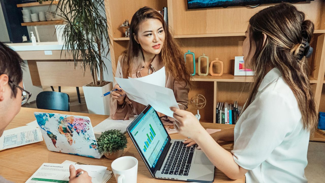 Alla Gen-Z il contratto non basta più: il 52% vuole un’azienda che rispecchi i propri ideali