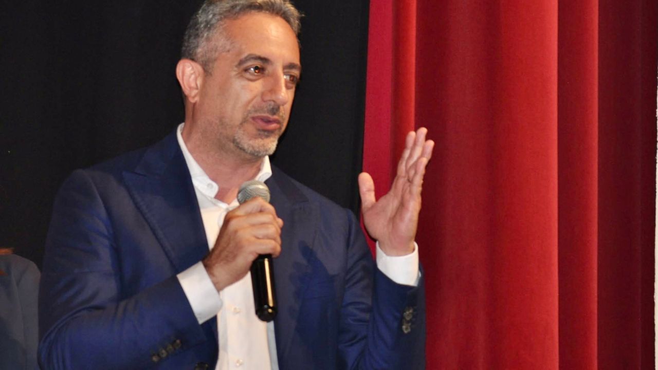 Incendi a Cassano, il sindaco: “Sistema da ripensare, encomio ai soccorritori”