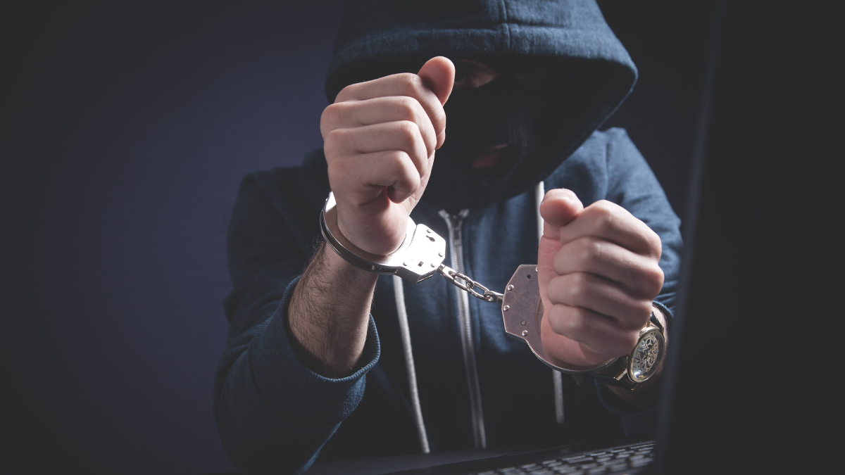 Cinque italiani dietro gli attacchi hacker filorussi: “Colpivano l’Italia per conto di Mosca”