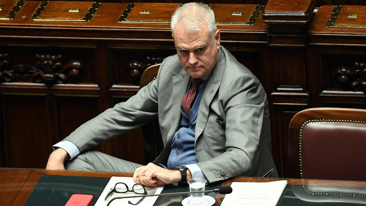 Con la scusa del merito, si cancella il concorso: la PA diventa una piramide chiusa