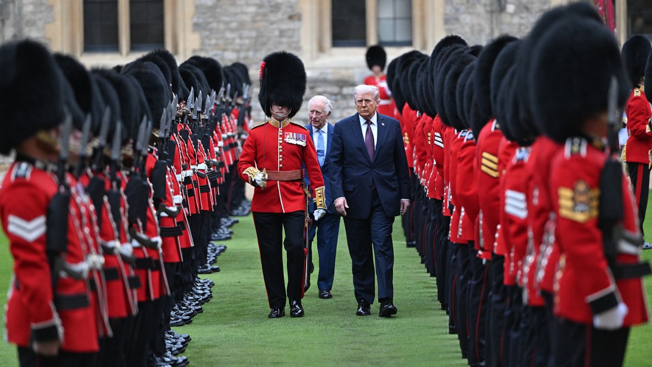 Storico ricevimento a Windsor: Re Carlo accoglie Donald Trump con onori mai visti per un leader straniero