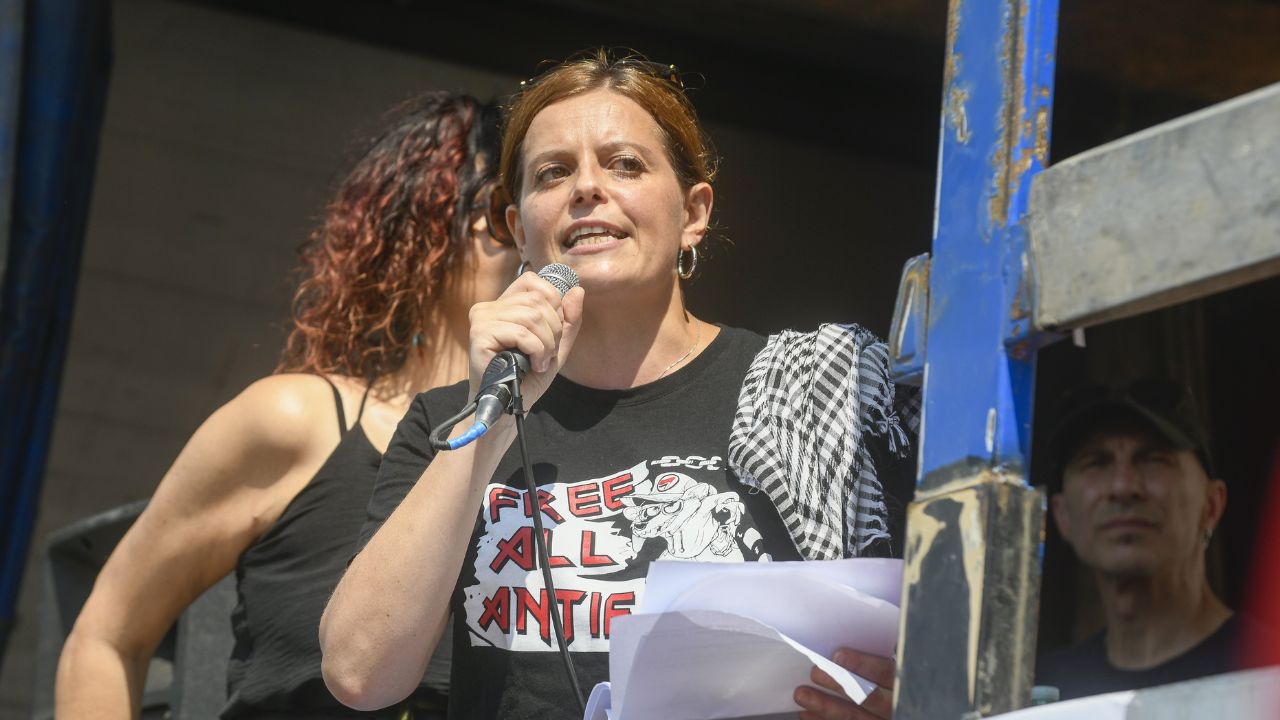 Salis, alert segreto e blitz in hotel: il caso che nessuno sa spiegare e che imbarazza governo e Germania